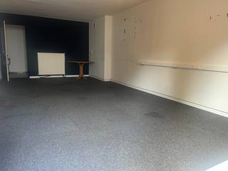 Dit handelspand in Beverlo is ideaal als kantoorruimte en leent zich bovendien voor diverse doeleinden. Het beschikt ook over een praktische berging.