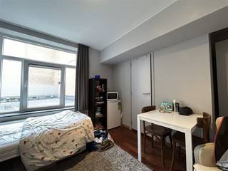 Bezoek aan te vragen via student@immolivit.be Enkel voor studenten Gelegen op de iconische Bondgenotenlaan 51, bevindt deze studentenkamer zich op...