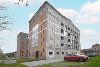 In een rustige, groene omgeving aan de rand van Diksmuide bevindt zich dit prachtig afgewerkte nieuwbouwappartement dat ruimte, licht en...