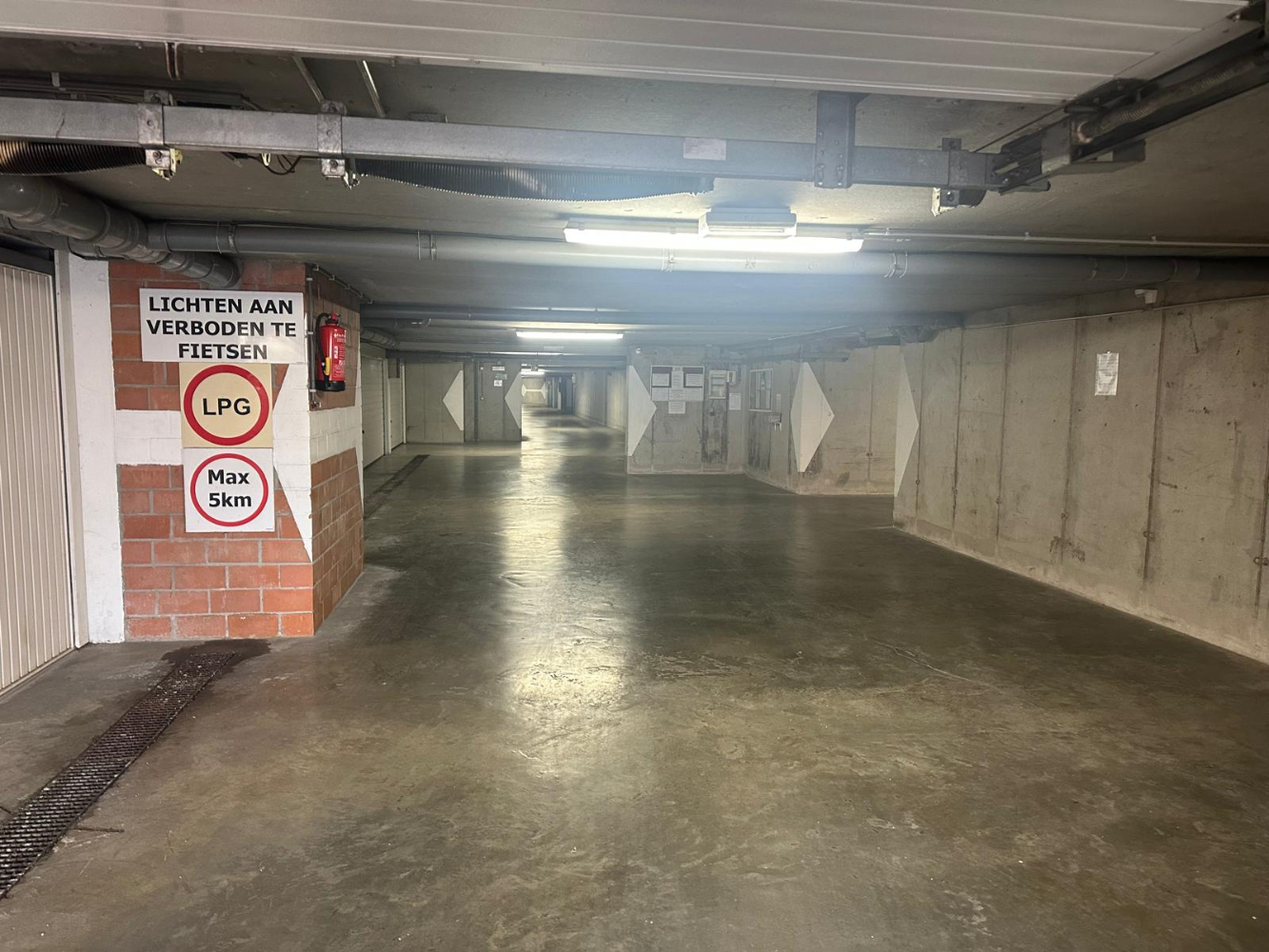 Ruime staanplaats vlakbij het strand - foto 3