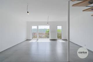 APPARTEMENT 2 CHAMBRES + TERRASSE Entre Namur et Liège on se trouve la commune Huy. La résidence s'appelle "Coteaux D'Erbonne" et est connu pour sa...