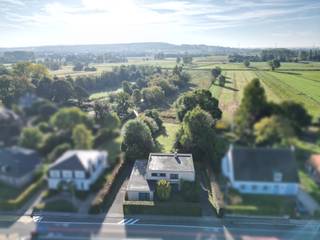 Deze indrukwekkende te renoveren villa op 2.409 m² is rustig gelegen en toch in het centrum van Avelgem. Deze biedt een unieke combinatie van...