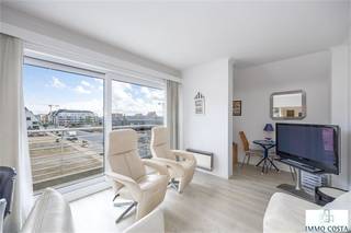 Residentie "Golf" – Gerenoveerd appartement met 2 slaapkamers en terras. In de charmante residentie "Golf", gebouwd in villabouwstijl en steeds...