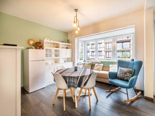 Op de eerste verdieping van de kleinschalige residentie Wullok bevindt zich dit knusse appartement met 2 slaapkamers. Dit appartement geniet van een centrale, maar toch rustige ligging! <br /><br />Het appartement werd als volgt ingedeeld: inkomhal | leefruimte met open keuken en klein balkon | afzonderlijk toilet | slaapkamer met douche uitgevend op balkon | tweede slaapkamer | douchekamer. <br /><br />Geen lift = geen gemeenschappelijke lasten! <br /><br />Elektriciteit = conform. Positief attest aanwezig. <br /><br />Op zoek naar een tweede verblijf in een rustige, kleinschalige residentie? Contacteer ons vandaag nog voor een afspraak ter plaatse!