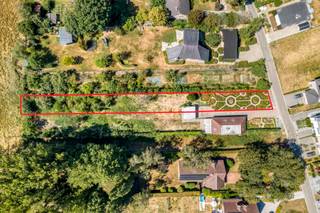Op een toplocatie, gelegen in de landelijke deelgemeente Sint-Katherina-Lombeek (Ternat), vind je deze bouwgrond met een oppervlakte van 12a 28ca. De grond maakt deel uit van een niet-vervallen verkaveling met volgende bouwvoorschriften: de grond heeft een breedte van 10,30m. Men dient een bouwvrije strook van 3m te hanteren wat neerkomt op +/- 7,30 gevel op een diepte van 15m op het gelijkvloers - op de verdieping een maximum diepte van 12m of een minimum bewoonbare oppervlakte van +/- 197m². Bijkomend kan men kiezen tussen een plat- of een hellend dak  wat betekent dat men nog een zoldervolume kan hebben waar bijkomend kamer(s) kunnen gecreëerd worden. TROEVEN: rustig en landelijk gelegen, residentiële omgeving, zeer vlotte bereikbaarheid (E40, treinstation, scholen, winkels.....) U zoekt rust en wenst een woning naar uw goesting waar thuiskomen een verademing is? Dan kan dit uw woonplek worden. Voor bijkomende info, aarzel niet ons te contacteren via kurt@immoaccenta.be.