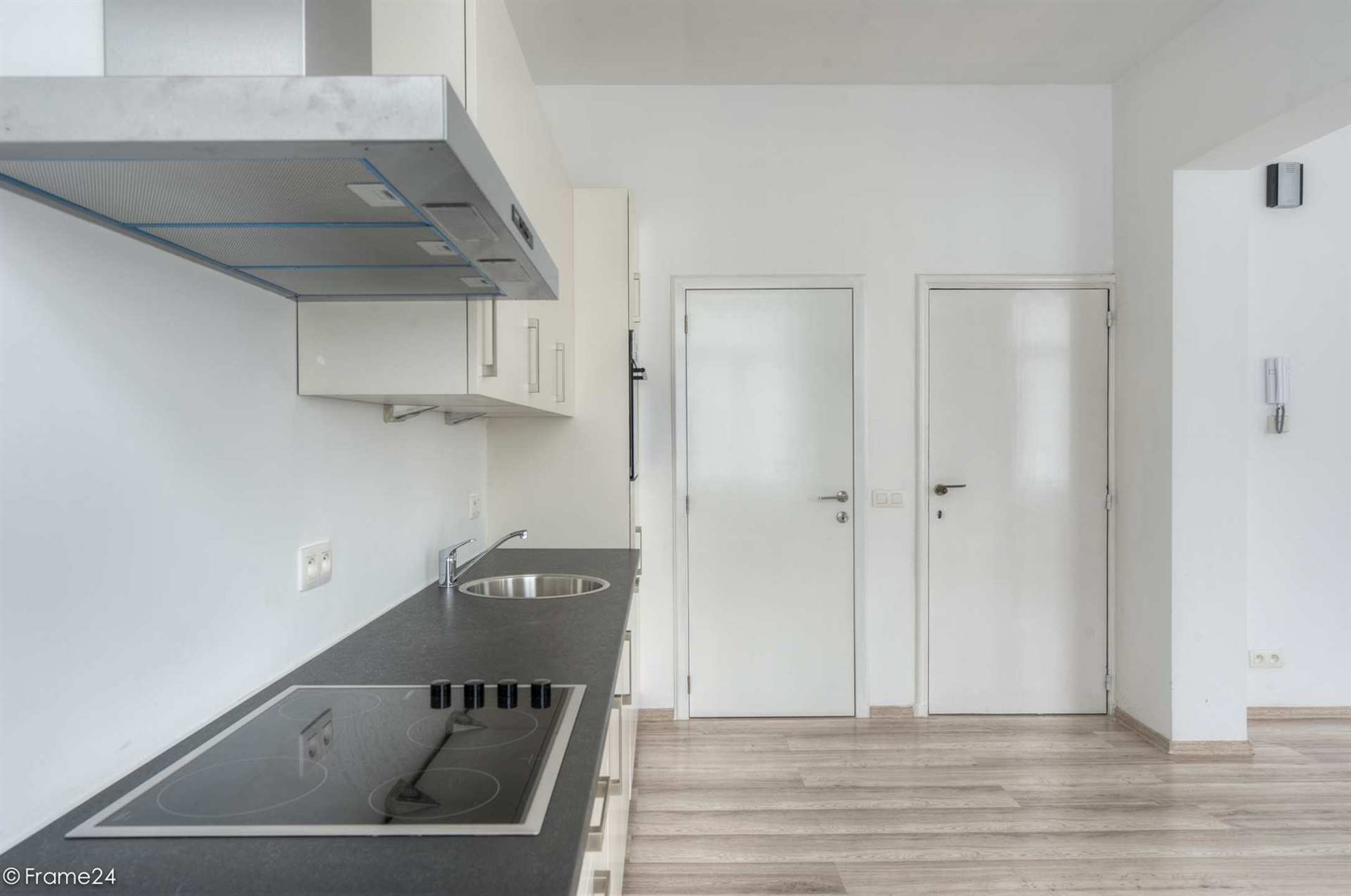 Ruim appartement in een gerenoveerd herenhuis! - foto 3