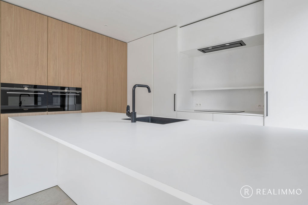 Instapklaar &amp; stijlvol wonen met aangelegde tuin, oprit én terras! - photo 4