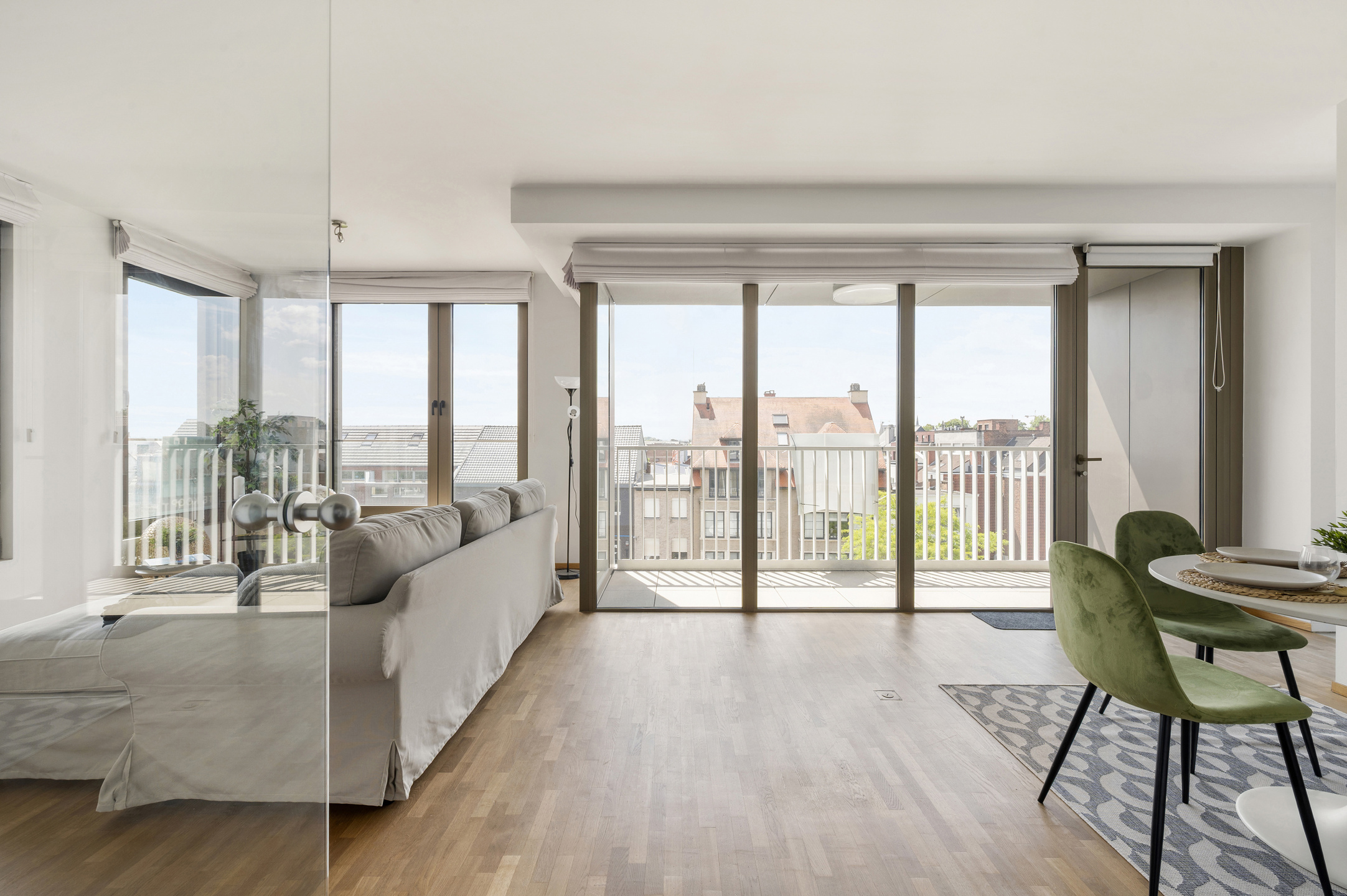 TOPGELEGEN APPARTEMENT met 2 slaapkamers en leuk ZONNETERRAS - foto 3