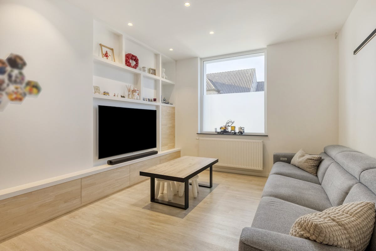 Beautifully renovated semi-detached house with 3 bedrooms - photo 3