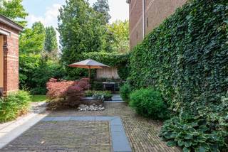 Deze prachtige directeurswoning op een perceel van 510m² in het centrum van Turnhout heeft een eclectische bouwstijl en biedt een unieke mix...