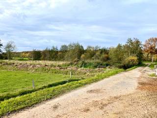 Dans un cadre paisible et verdoyant, découvrez cette magnifique et spacieuse prairie. D'une superficie de 3 569 m², la parcelle offre de...
