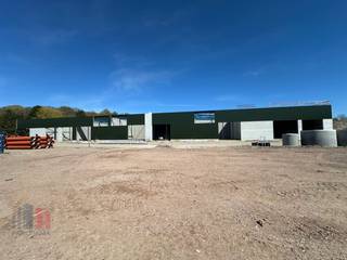 Nieuwbouw KMO-unit te koop met een oppervlakte van 360 m² en 4 privatieve parkeerplaatsen.De lood maakt deel uit van “Apollo”, een gloednieuw...