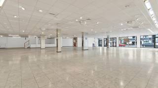 TE HUUR: handelspand van 497 m2 in het centrum van Genk.Welkom bij Europalaan 88/1 – het hart van Genk’s commerciële scene! Deze toplocatie biedt een...