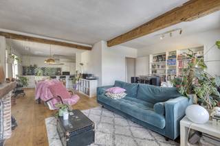 Dit lichtrijke en charmante appartement (105 m²), met 2 slaapkamers, ligt op een toplocatie aan de Langerei in Brugge, in het Sint-Gilliskwartier...