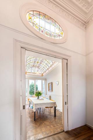 In een statige straat, pal in een van de meest gegeerde buurten van Antwerpen, ligt dit prachtige herenhuis. Je buren zijn het KMSKA, de Schelde en...