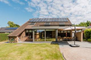 Instapklare gezinswoning op toplocatie met schitterend uitzicht op natuurgebied.Welkom in deze ruime gezinswoning, ideaal gelegen tegenover het...