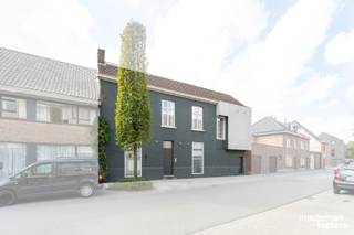 Bent u op zoek naar een eigendom waar wonen, werken en investeren perfect samenkomen of bent u op zoek naar een ruime kangoeroewoning?Dit...