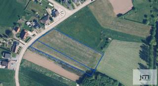 Bent u op zoek naar een investering in landbouwgrond of wilt u uw landbouwactiviteiten uitbreiden?<br /><br />Deze landbouwgronden, rustig gelegen in Wellen, bieden een mooie opportuniteit.<br />Dankzij de gunstige ligging en vlotte bereikbaarheid vormen deze percelen een waardevaste investering binnen een agrarische omgeving.<br /><br />De gronden zijn momenteel verpacht (2016).<br /><br />Voor meer informatie of het plannen van een afspraak, contacteer Niels via 0473 39 44 39.