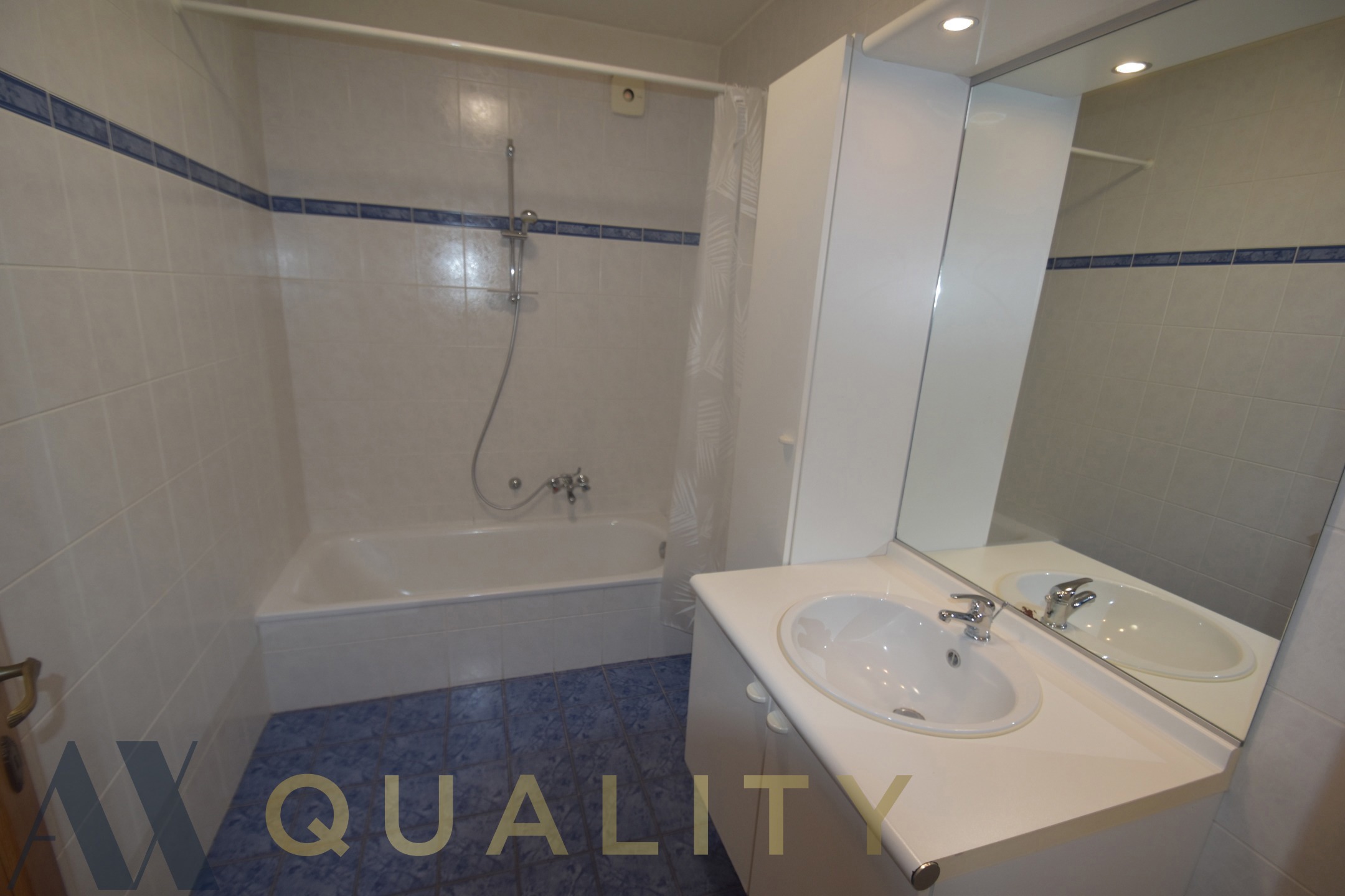 Nabij het station van D'monde gel., gelijkvl. 3 slpk-app. met 2 badk. en gar. - foto 5