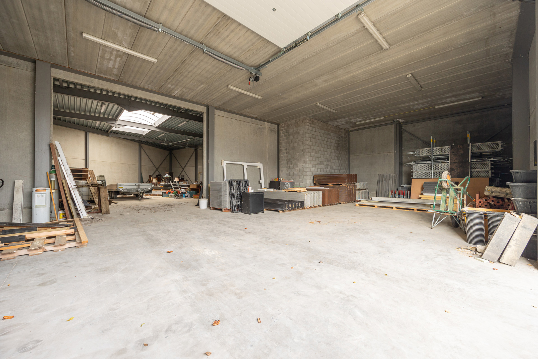 Bedrijfsgebouw te koop:magazijn, showroom en kantoor  - foto 5