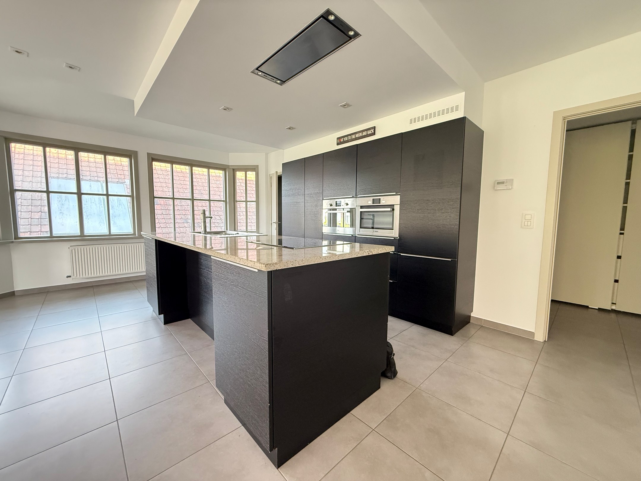 Twee-slaapkamerappartement met open zicht in Roeselare! - foto 4