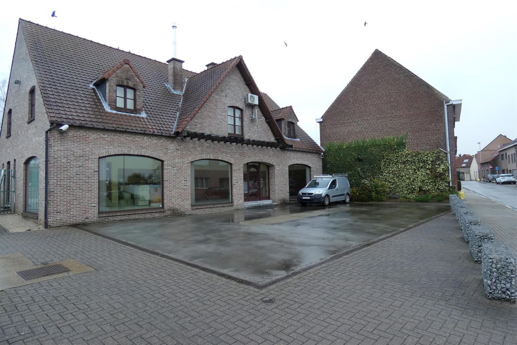 Veelzijdige commerciële ruimte op gunstige ligging  - foto 2