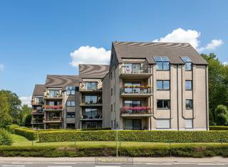 Ruim, GELIJKVLOERS HOEKAPPARTEMENT MET GARAGEBOX, die de perfecte combinatie biedt van COMFORT, RUIMTE EN RUST. Dankzij de GUNSTIGE HOEKLIGGING...