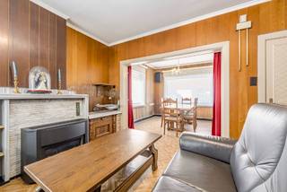 Op wandelstand van centrum van Staden, bevindt zich dit renovatiepand, die tal van mogelijkheden biedt.<br />Deze charmante woning beschikt over een lichtrijke leefruimte, 3 volwaardige slaapkamers en een droge kelder die extra bergruimte voorziet.<br />Buiten geniet u van een diepe tuin met tal van mogelijkheden voor tuinliefhebbers, speelruimte of een gezellig terras. De aanpalende garage zorgt voor extra comfort en praktische opbergruimte.<br /><br />Troeven:<br />3 slaapkamers<br />Droge kelder<br />Aanpalende garage<br />Diepe tuin<br />Rustige ligging<br />Wandelafstand van het centrum <br />Vlakbij sport en cultuurcentrum "Het Swok"<br /><br />Laat deze kans niet voorbijgaan en ontdek de mogelijkheden van deze woning tijdens een bezoek.<br />Geef ons een seintje op +32473470885 of baptist@fluo.immo voor meer info of een bezoek.<br /><br />Stedenbouwkundige inlichtingen zijn in aanvraag.