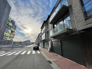 In het centrum van Heist bevindt zich deze vlot toegankelijke garagebox.De garage heeft afmetingen van 5,37 m x 3 m en is onmiddellijk beschikbaar...