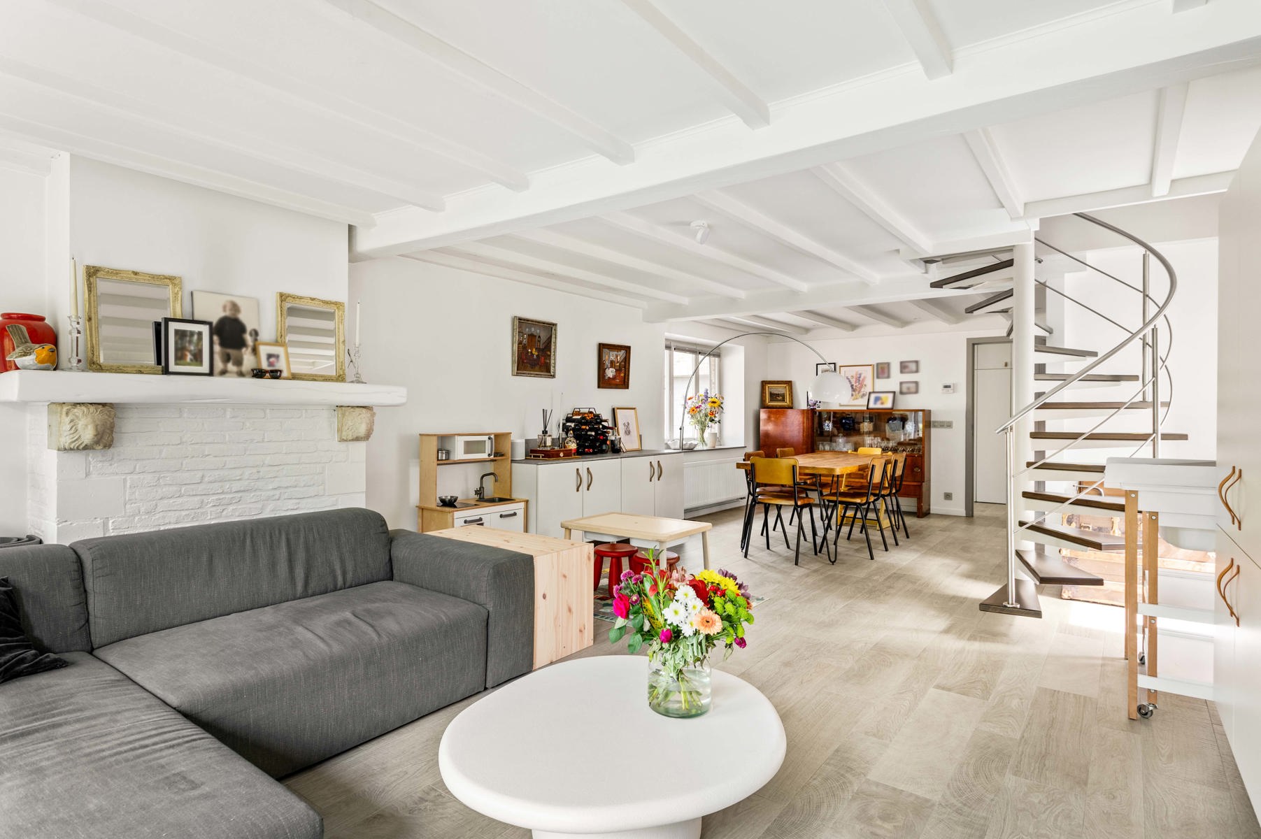 Gerenoveerde woning gelegen in een autoluw straatje te Sint-Job! - foto 5