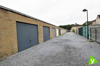 Deze garagebox maakt deel uit van een garagecomplex en is gelegen op 800m van het marktplein.Wenst u meer informatie? Aarzel dan niet ons te...