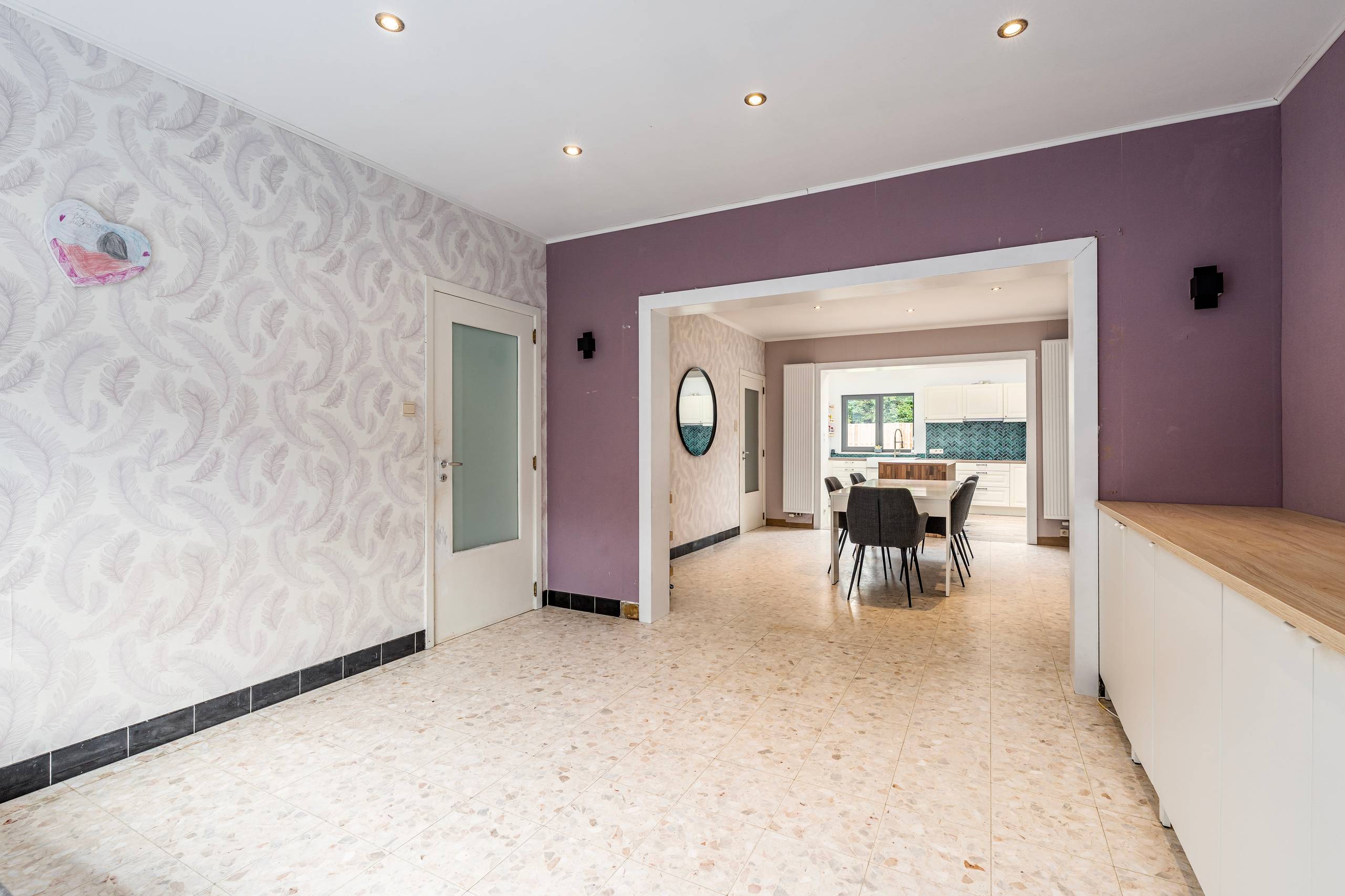 Ruime gezinswoning met 5 slaapkamers, garage en tuin - foto 2