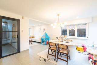 Nieuw te koop via Capston Real Estate – Instapklare gezinswoning in Zele. Adres: BVA Wijk G 169, 9240 Zele. Vraagprijs: €369.000. Deze instapklare...