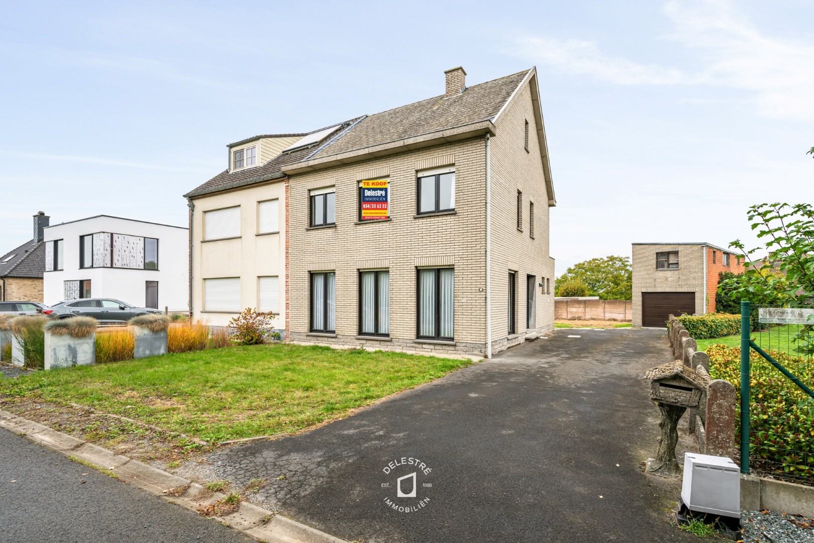 RUSTIG GELEGEN HALFOPEN MET TUIN EN GARAGE - foto 2