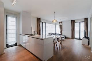 Mail : clara.ja@weinvest.be TEL : 0456 12 69 85We Invest biedt u exclusief dit prachtige gemeubileerd appartement met 2 slaapkamers aan, gelegen aan...