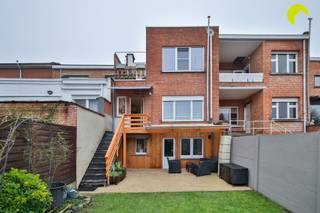 Op een uiterst centrale ligging in Mortsel, op wandelafstand van het centrum en het groene Fort IV, bevindt zich dit instapklare...