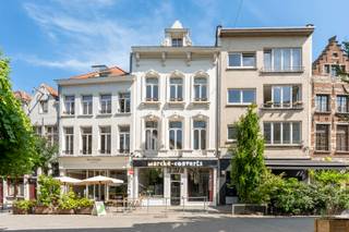 Indeling:Dit totaalpakket bestaat uit een handelspand, een triplex en een garage – een unieke kans voor wie op zoek is naar een multifunctioneel...