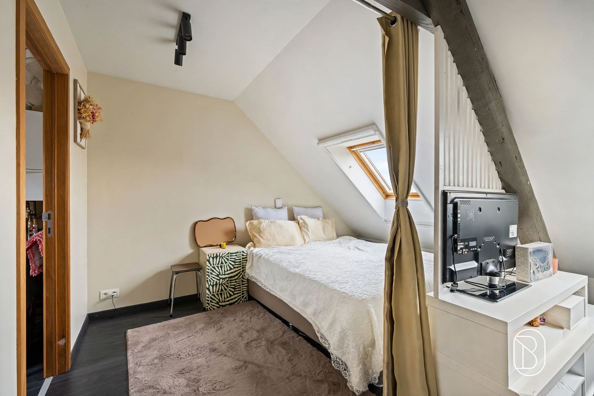 Topgelegen handelspand met verhuurd duplexappartement - foto 5