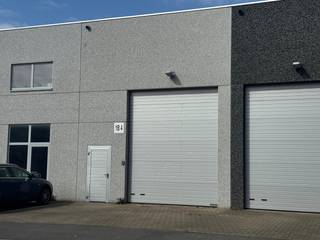 Bent u op zoek naar een moderne en polyvalente bedrijfsruimte in de regio Bredene? Deze instapklare loods combineert een gelijkvloerse oppervlakte...