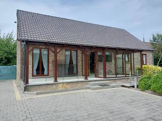 Zoek je een ruime woning met een uitstekende ligging? Dan is dit huis een bezoek waard.<br /><br />Deze woning uit 1990 is gelegen op een perceel van 1408 m² , vlakbij het centrum (scholen, winkels, ...)en heeft een bewoonbare oppervlakte van 180 m² + 50 m² garage en 27m² veranda + pergola. <br /><br />De woning is gelegen in een rustige straat met veel groen.<br /><br />Op het gelijkvloers bevindt zich een ruime leefruimte, een praktische keuken en een verbinding met de tuin via de veranda en pergola, een toilet , een badkamer met bad en douche, één of twee slaapkamers. Op de verdieping bevinden zich één grote slaapkamer en één kleine slaapkamer (nog af te werken), een grote zolder die tot slaapkamer(s) een tweede badkamer kan omgebouwd worden.<br />Kelder van 100 m²<br /><br />Deze woning biedt dus tal van mogelijkheden en is zeker een bezoek waard.<br /><br /><br />