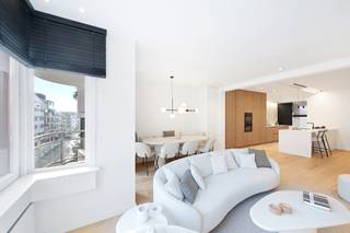 Exclusive and spacious apartment with a breathtaking view of the lively Van Bunnenplein, ideally located in the heart of the city.<br /><br />This stunning apartment has been recently renovated with high-quality and sustainable materials, providing a luxurious and modern look. With no less than 4 spacious bedrooms and 3 fully equipped bathrooms, this apartment offers exceptional comfort and space.<br /><br />The kitchen is fully equipped with top-of-the-line Miele appliances, making it an ideal space for culinary enthusiasts. Every detail of the renovation has been carefully executed with an eye for style and functionality, ensuring that the apartment meets all modern standards. Additionally, the apartment has a private storage cellar, perfect for extra storage space.<br /><br />Thanks to its central location, you are just steps away from shops, restaurants, and the beach, making this apartment a unique combination of luxury, comfort, and location. EPC: 223 kWh/m² year (UC: 20200907-00023122223-1)