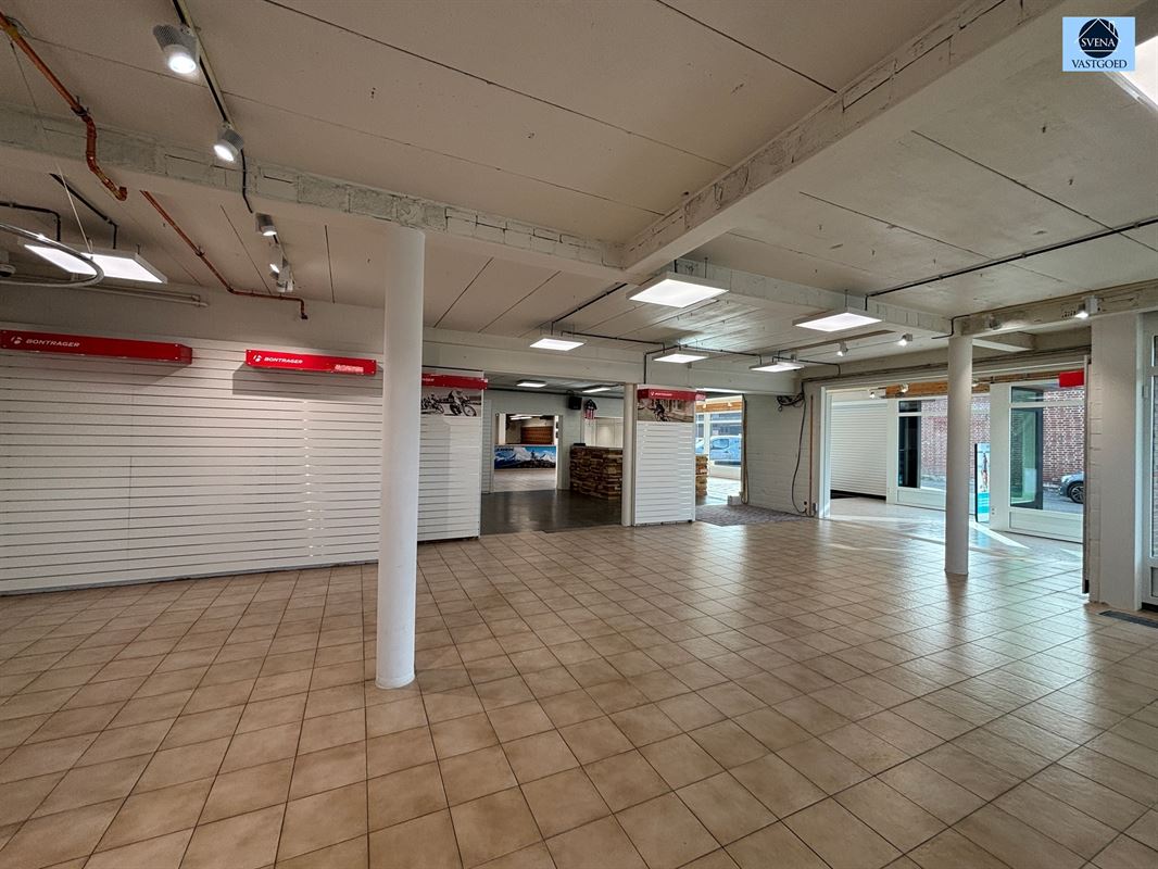 COMMERCIELE RUIMTE MET DUPLEXAPPARTEMENT- VEEL MOGELIJKHEDEN EN UITSTEKENDE ZICHTBAARHEID - foto 3