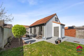 Ben je op zoek naar een gezellige, open bebouwing met 3 slaapkamers, tuin en verschillende parkeermogelijkheden? Gevonden!Deze charmante en recente...