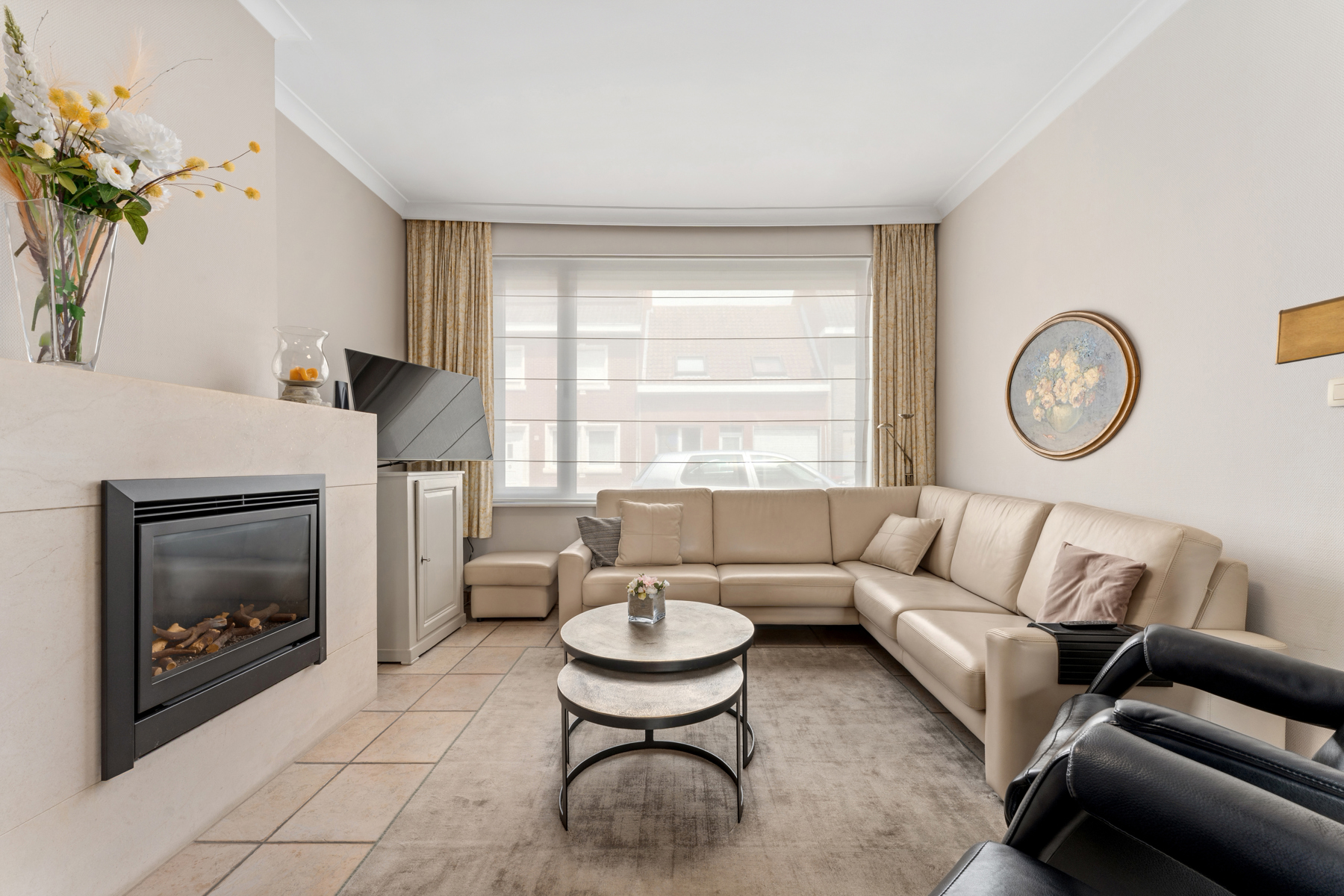 Ruime polyvalente woning met bureel en dubbele garage - foto 2