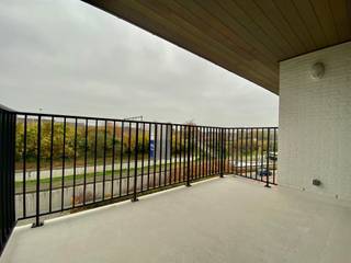 Leuk appartement in het centrum van Harelbeke met parkeerplaats.Ingerichte moderne keuken (vaatwas, spoelbak, oven, frigo, dampkap en vooral vele...