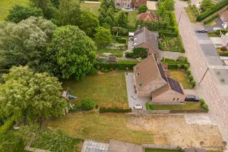 RUSTIG GELEGEN BOUWGROND VAN 455 M² ZONGERICHT & GESCHIKT VOOR HOBLigging: In een rustige en groene omgevingOppervlakte: 455 m² (straatzijde...