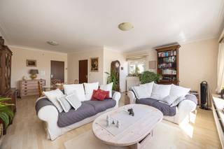 INDELING:Deze woning op de 2de verdieping combineert het comfort van wonen met de charme van een kleinschalige residentie met lage gemeenschappelijke...