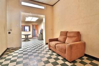 *** QUICK SALE MET BIEDPRIJS VANAF 128.000 EUR *** RUSTIG GELEGEN STADSWONING Aansluitend aan het centrum en op enkele passen van het kanaal kijkt...