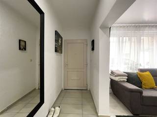 <p><span>RUPELSTRAAT 24, 2840 TERHAGEN</span></p><p><span>Instapklare starterwoning nabij het park!</span></p><p><span> </span></p><p><span>Deze rustig gelegen woning werd in 2019 volledig gerenoveerd.</span></p><p><span>De Rupelstraat is een rustige enkelrichtingsstraat die uitgeeft op het gemeentelijk park van Terhagen.</span></p><p><span> </span></p><p><span>Via Rumst bereik je eenvoudig de E19 en via Boom de A12. Aan verbindingswegen dus geen gebrek.</span></p><p><span> </span></p><p><span>De woning zelf omvat op het gelijkvloers: een inkomhal, leefruimte, keuken, berging en toilet.</span></p><p><span>Op Verd. +1: twee slaapkamers en een badkamer.</span></p><p><span> </span></p><p><span>De elektriciteit is </span><span>conform </span><span>tot 2039!</span></p><p><span> </span></p><p><span>Voor meer info of een bezoek: 03 888 44 01 of via <span>info@immodillen.be</span></span></p><p><span> </span></p>