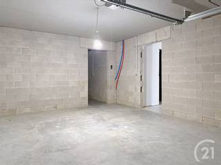 Deze woning van 288 m² heeft een kelder bestaande uit inkomhal, technische berging, garage, kelder- en tuinberging. Vervolgens op het gelijkvloers...